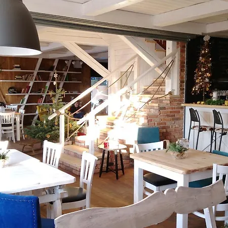 Istberg Cafe Restaurant & Szálloda *